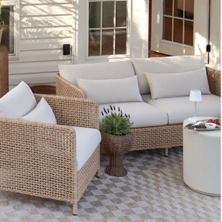 roomtour-aheritagepatiowithsophisticatedseating-tour-asset-1