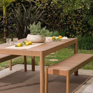 Lush backyard dining space featuring the Rosa 75" Outdoor Dining Table Set. Photo by @charlotteleaphotography