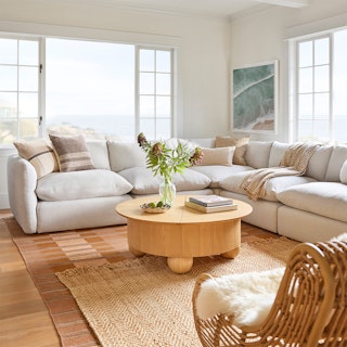 2025-collection-livingroom-thumbnail-leigh