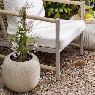 roomtour-arelaxedbackyarddiningarea-tour-asset-1