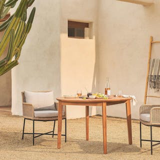 roomtour-aheritagepatiowithsophisticatedseatig-merch-asset-3