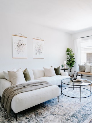 pdp-UGC-abisko-quartz-white-left-sectional-UGC-1-asset-desktop