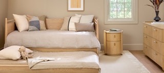 w05-2026-compact-bedroom-lp-hero-banner-asset-mobile