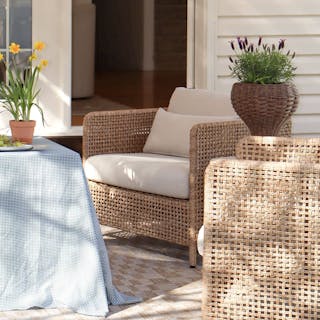 roomtour-aheritagepatiowithsophisticatedseating-tour-asset-2