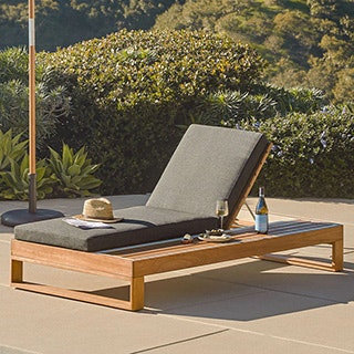 outdoor-lounging-nav-chaiselounges-asset